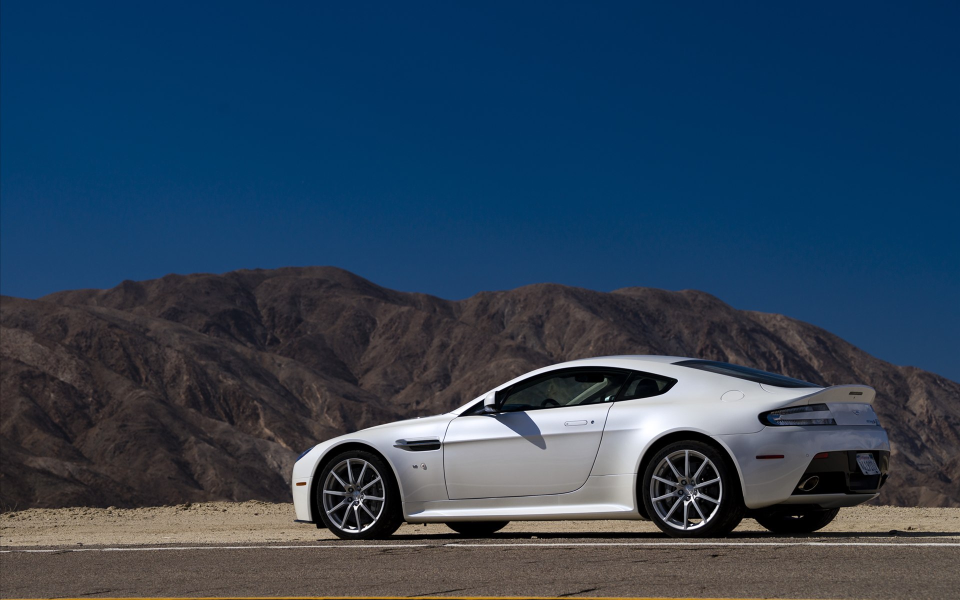 Aston Martin V12 Vantage S 2014